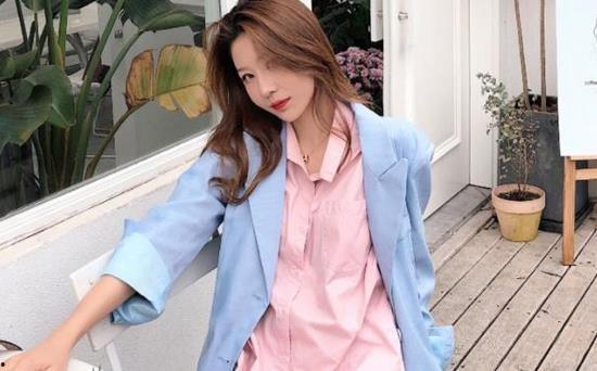 网红吃瓜白色衣服,白色衣服成焦点，揭秘幕后真相