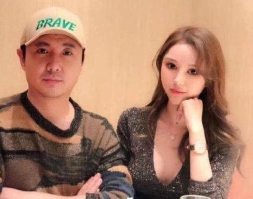 网红母女吃瓜图片,网红家庭日常趣味瞬间