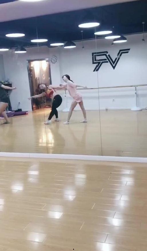 军训舞蹈视频吃瓜网